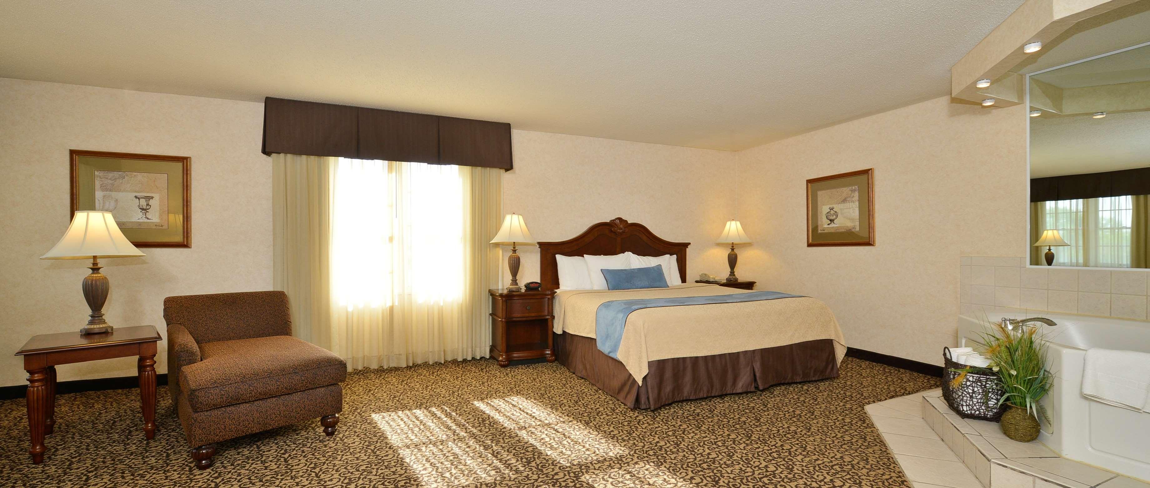 Best Western Plus Steeplegate Inn Davenport Esterno foto