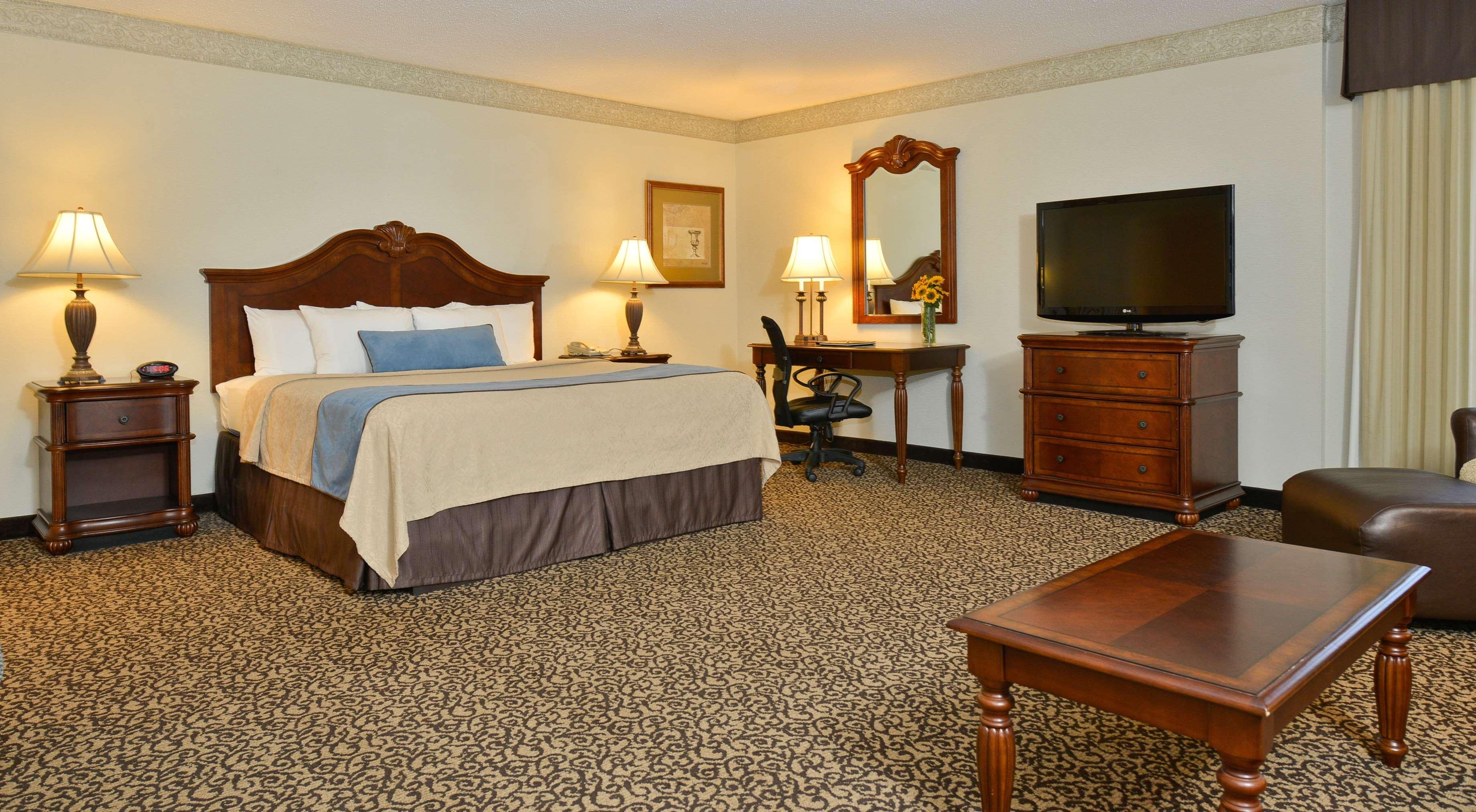 Best Western Plus Steeplegate Inn Davenport Esterno foto