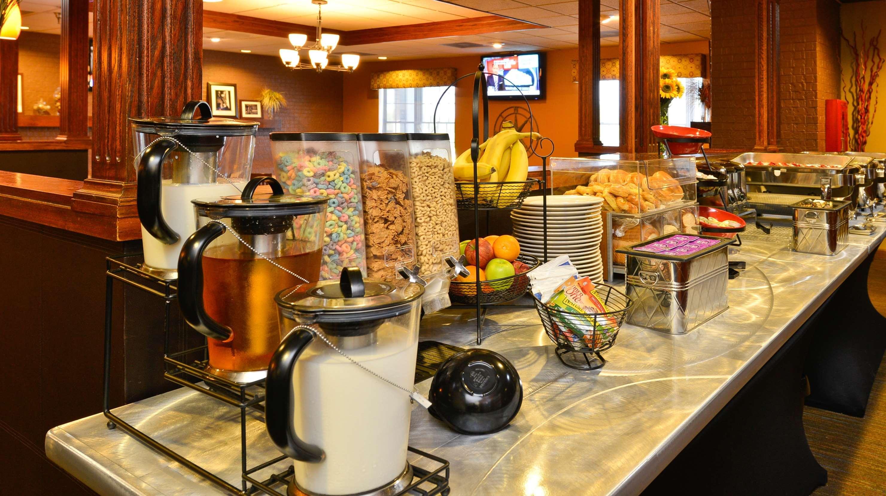 Best Western Plus Steeplegate Inn Davenport Esterno foto