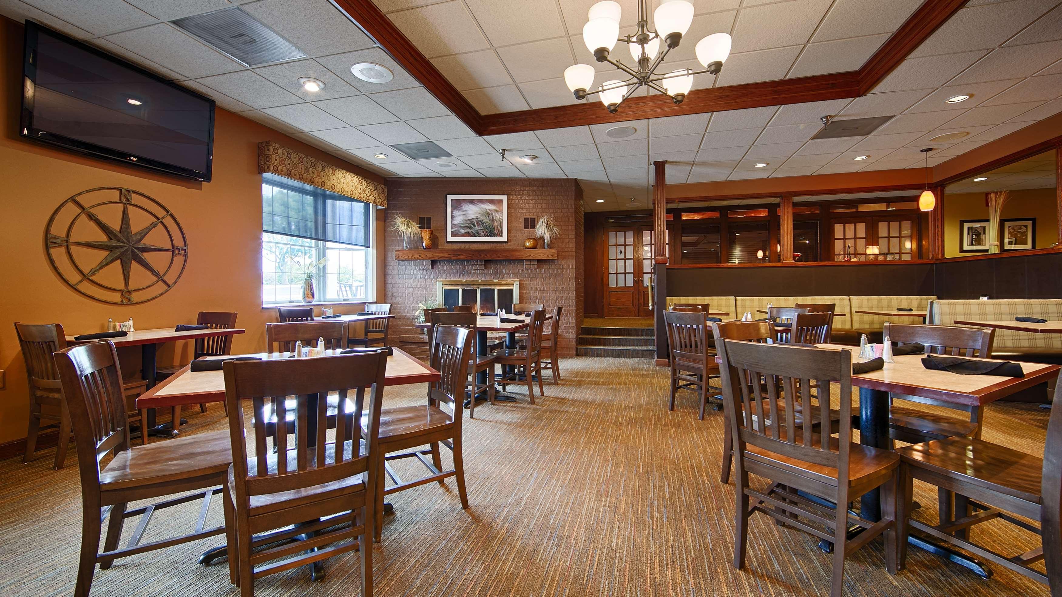 Best Western Plus Steeplegate Inn Davenport Esterno foto