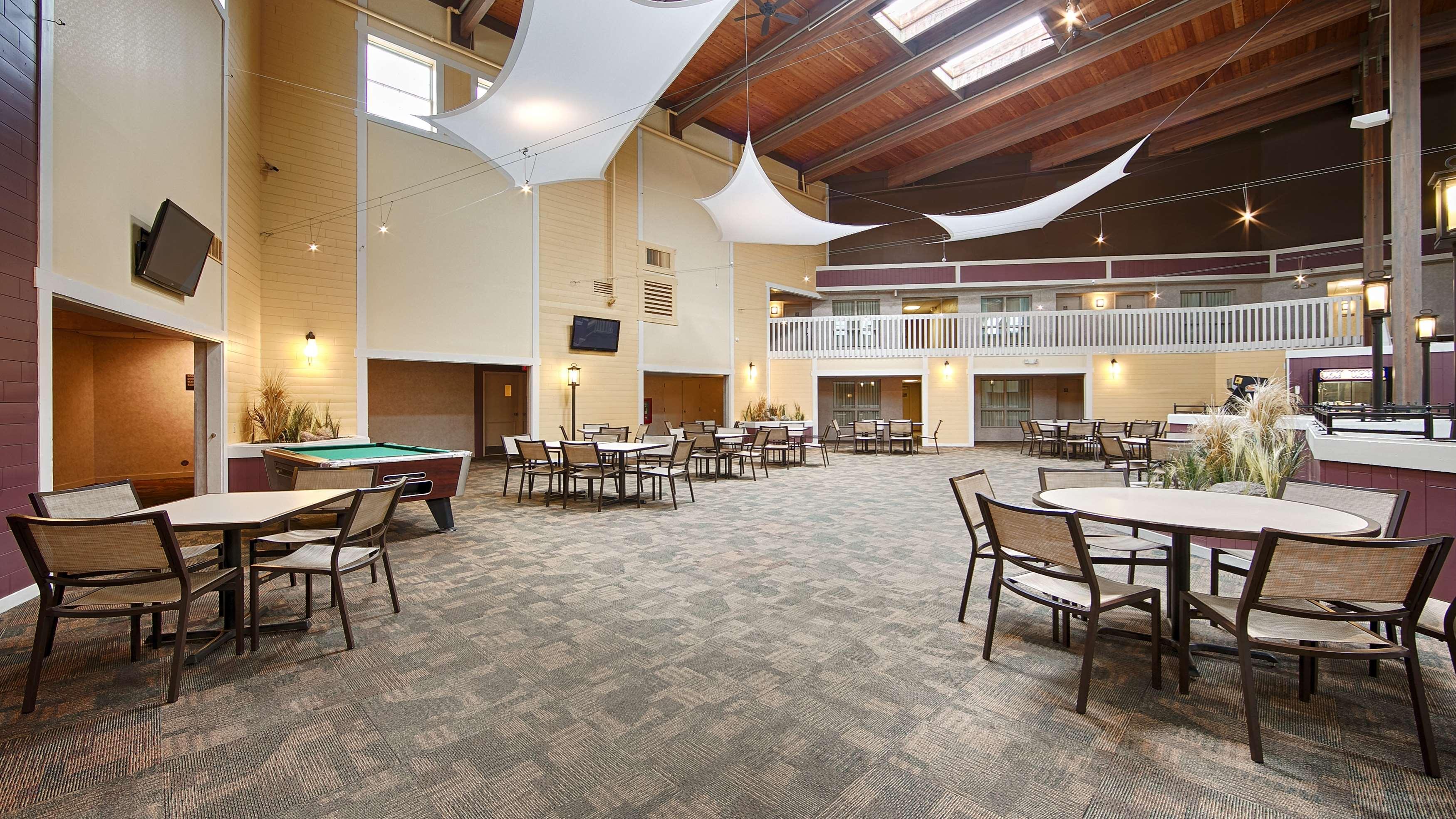 Best Western Plus Steeplegate Inn Davenport Esterno foto