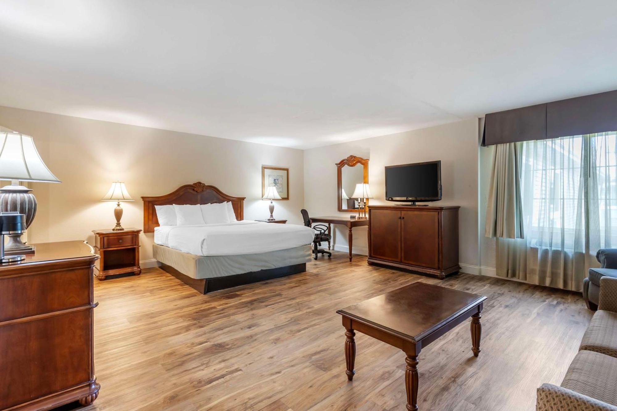 Best Western Plus Steeplegate Inn Davenport Esterno foto