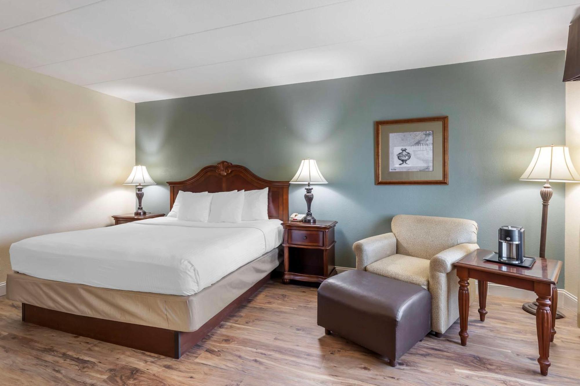 Best Western Plus Steeplegate Inn Davenport Esterno foto