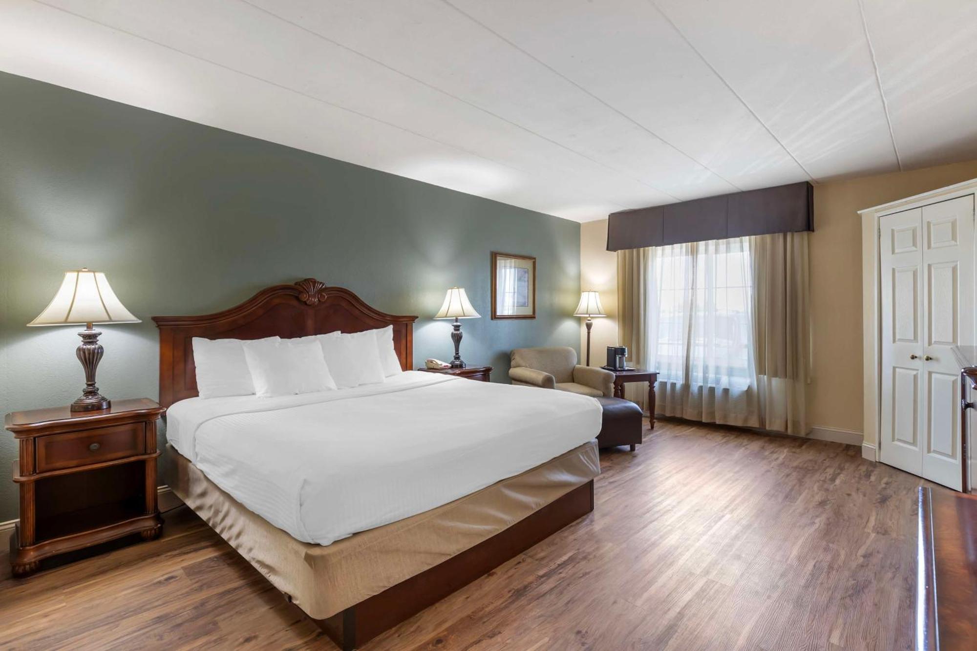 Best Western Plus Steeplegate Inn Davenport Esterno foto