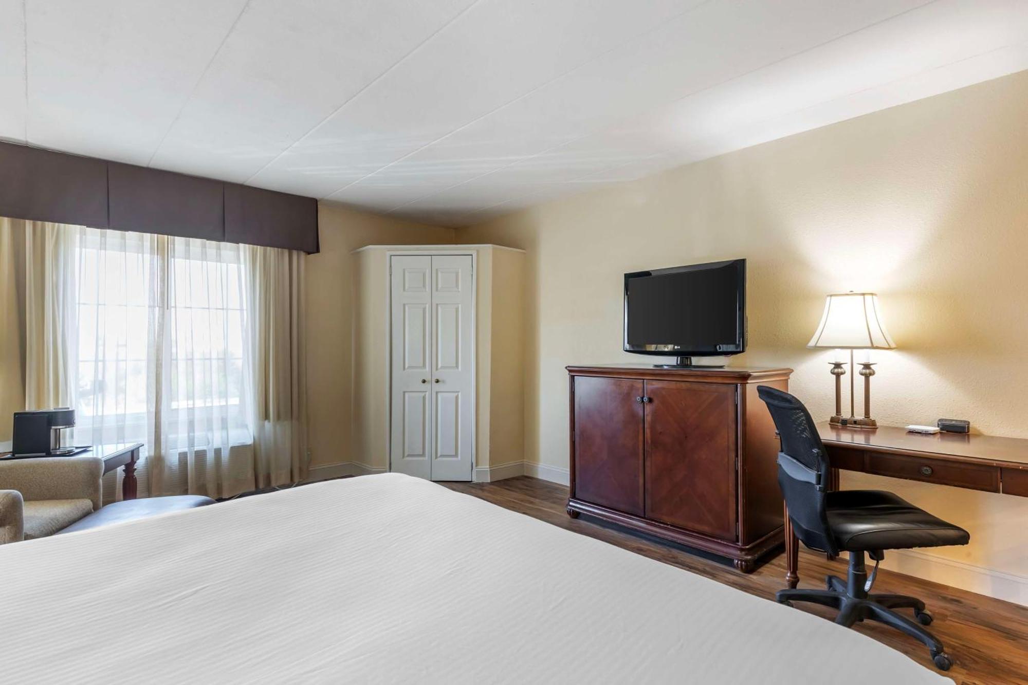 Best Western Plus Steeplegate Inn Davenport Esterno foto