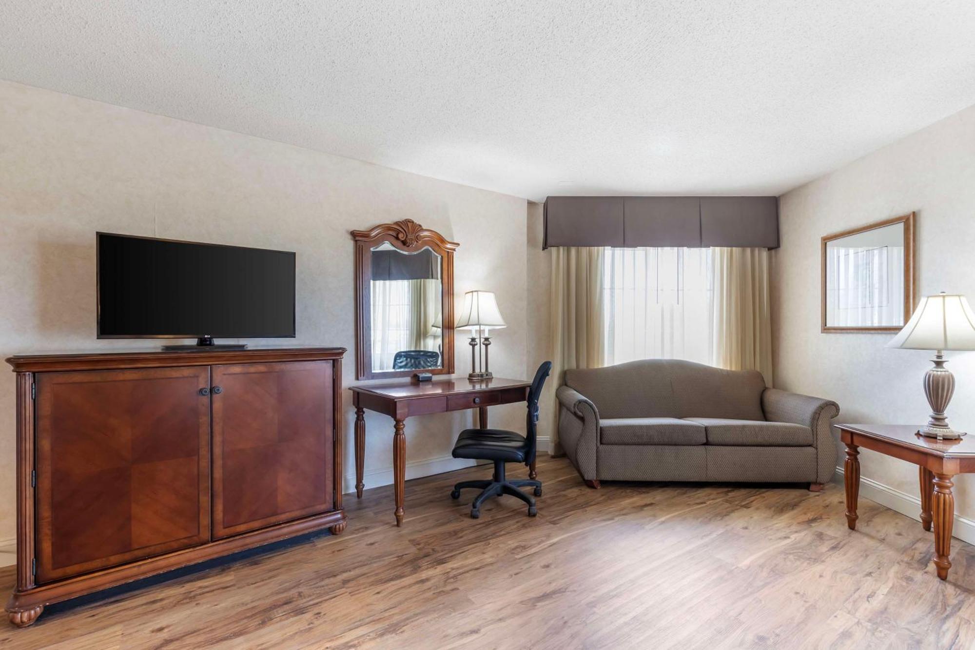 Best Western Plus Steeplegate Inn Davenport Esterno foto