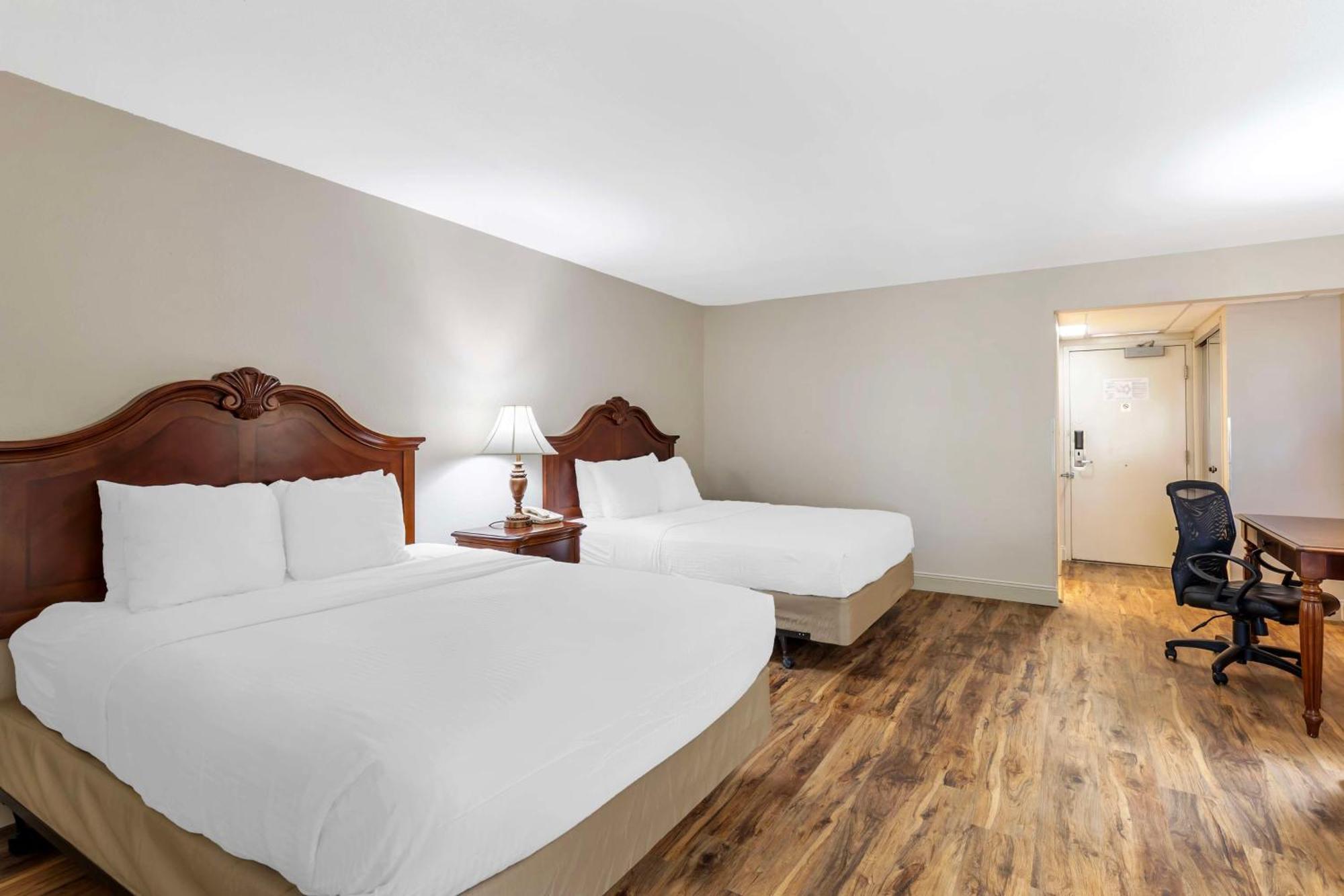 Best Western Plus Steeplegate Inn Davenport Esterno foto