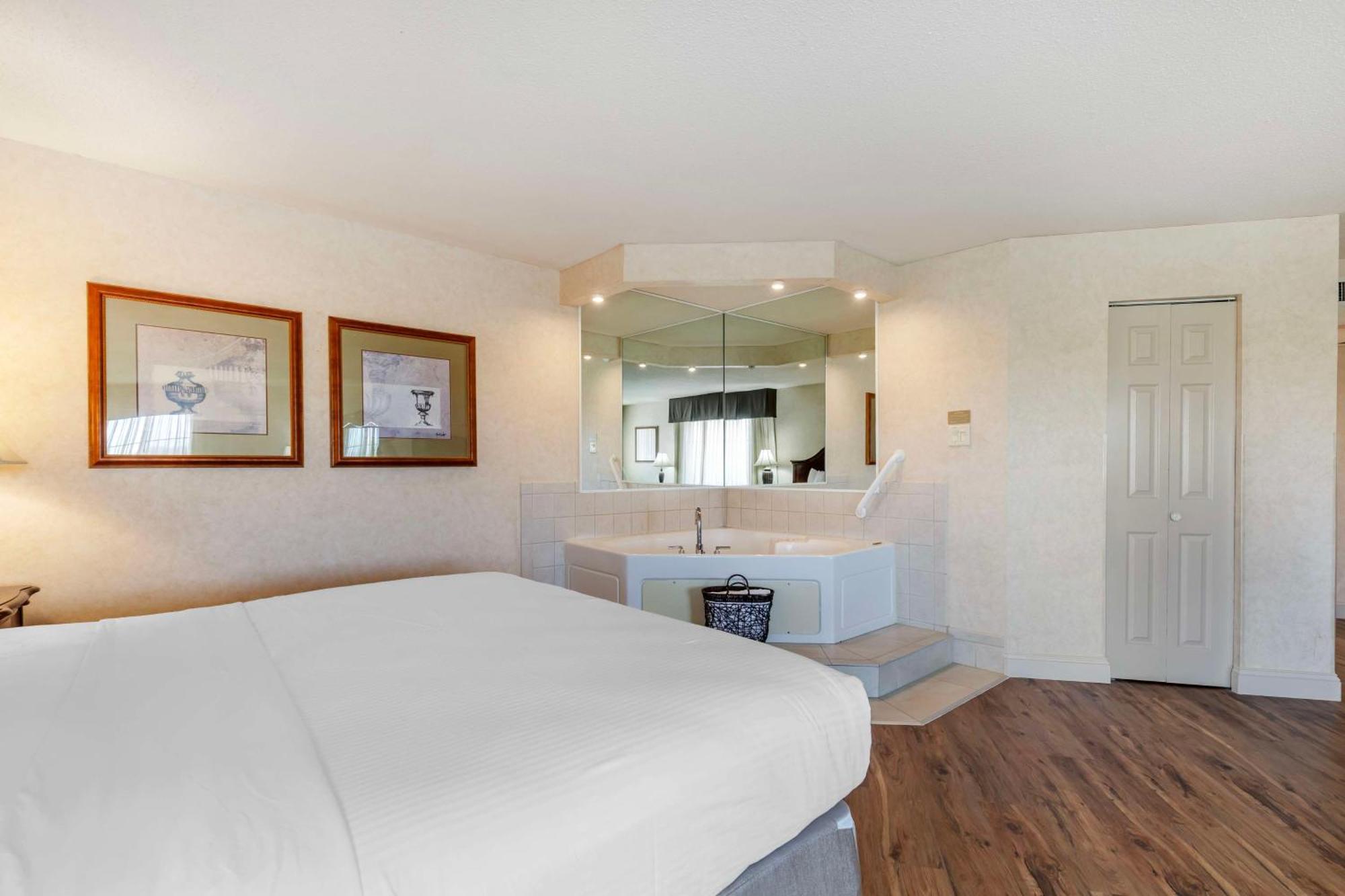 Best Western Plus Steeplegate Inn Davenport Esterno foto