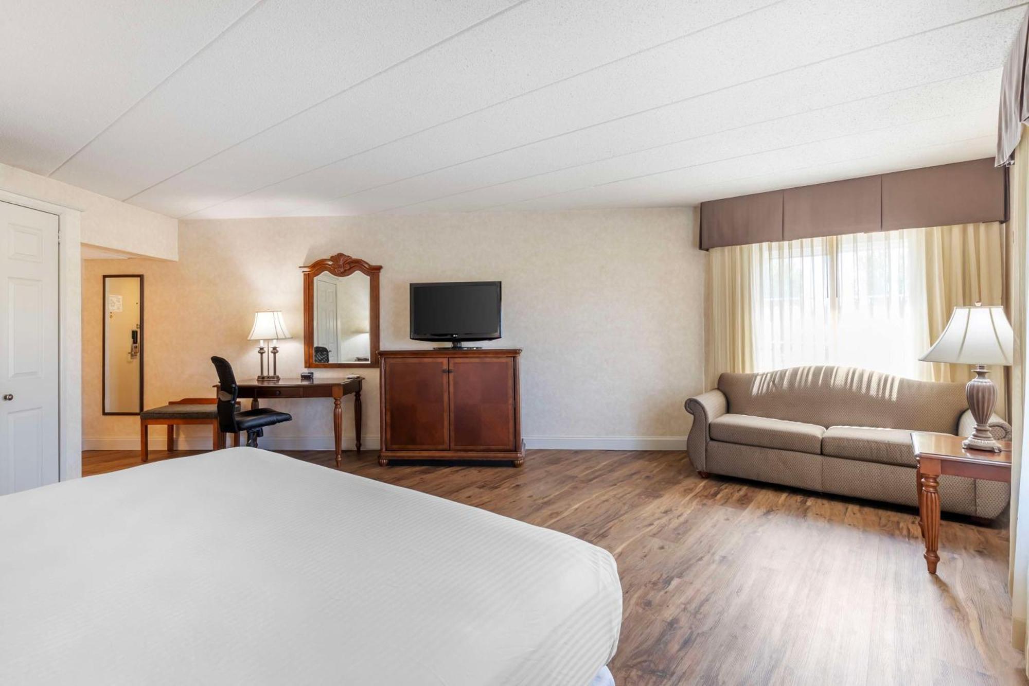 Best Western Plus Steeplegate Inn Davenport Esterno foto
