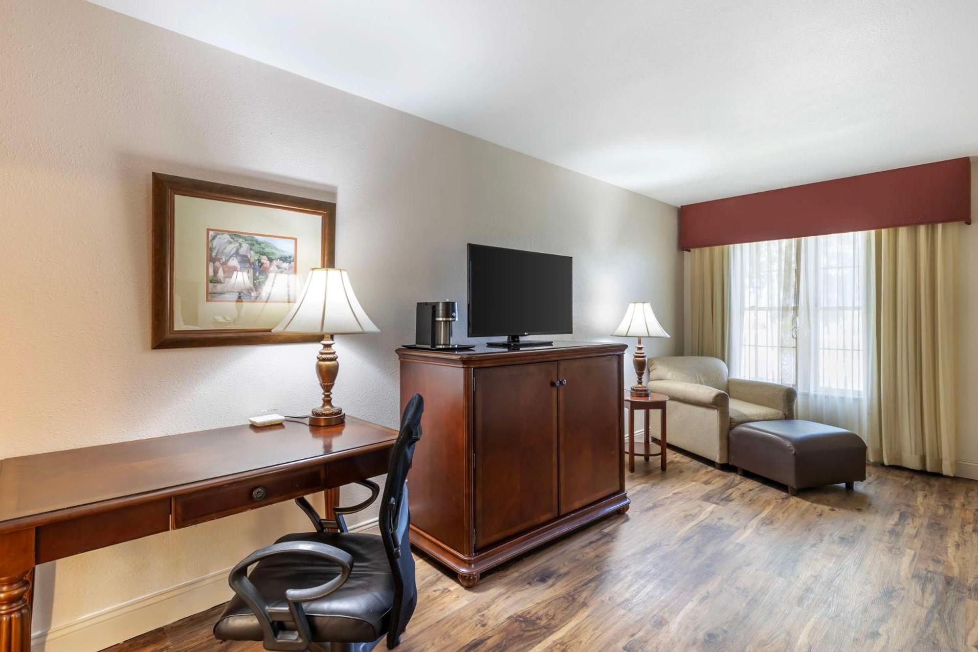 Best Western Plus Steeplegate Inn Davenport Esterno foto