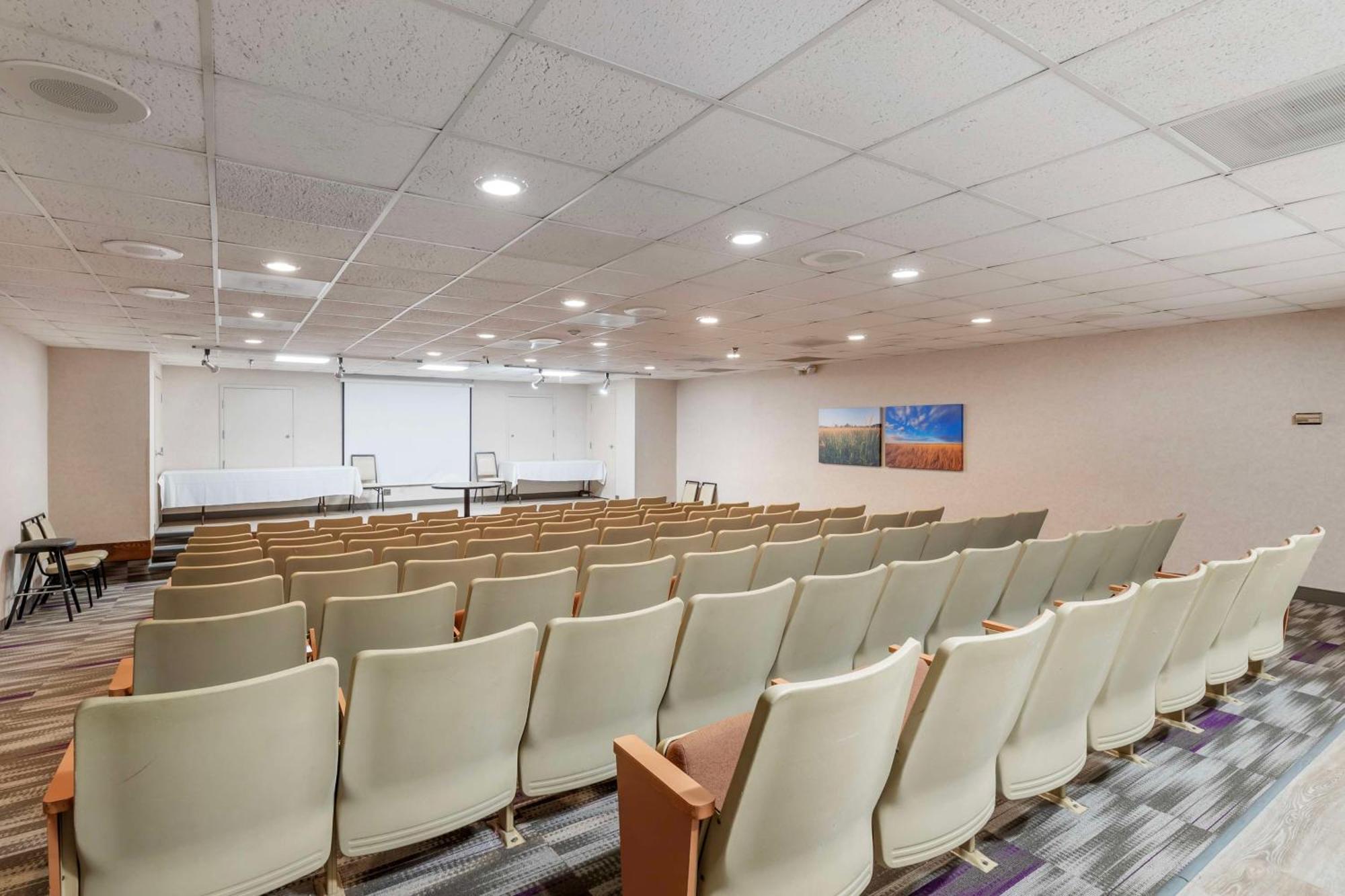 Best Western Plus Steeplegate Inn Davenport Esterno foto