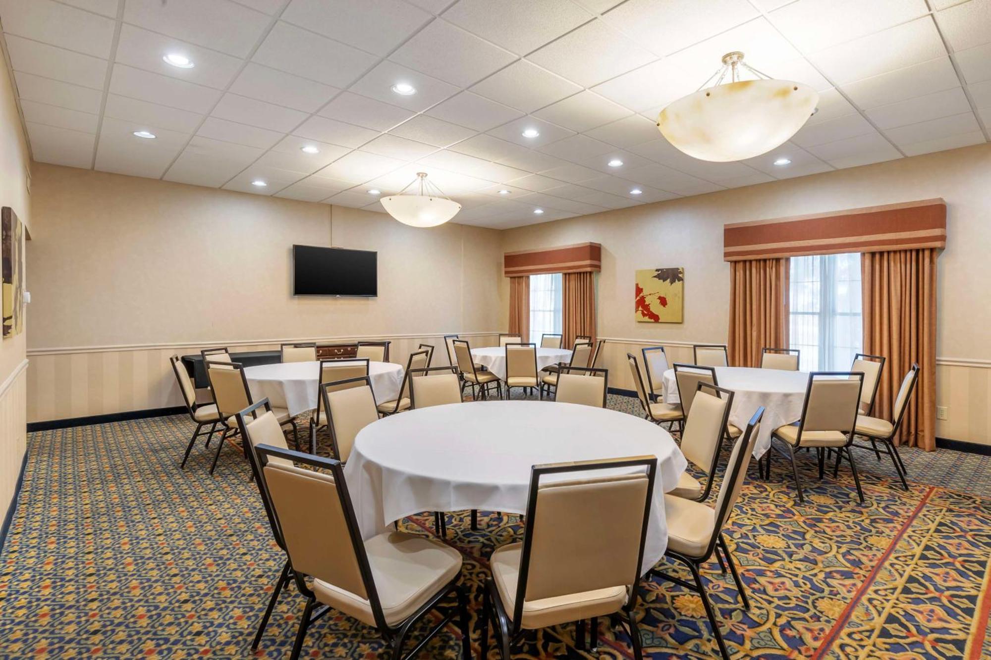 Best Western Plus Steeplegate Inn Davenport Esterno foto