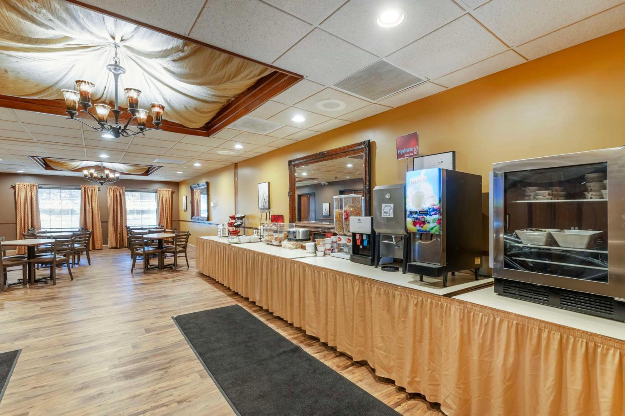 Best Western Plus Steeplegate Inn Davenport Esterno foto