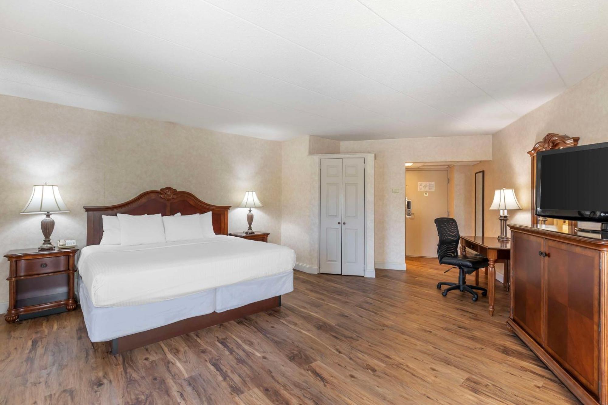 Best Western Plus Steeplegate Inn Davenport Esterno foto