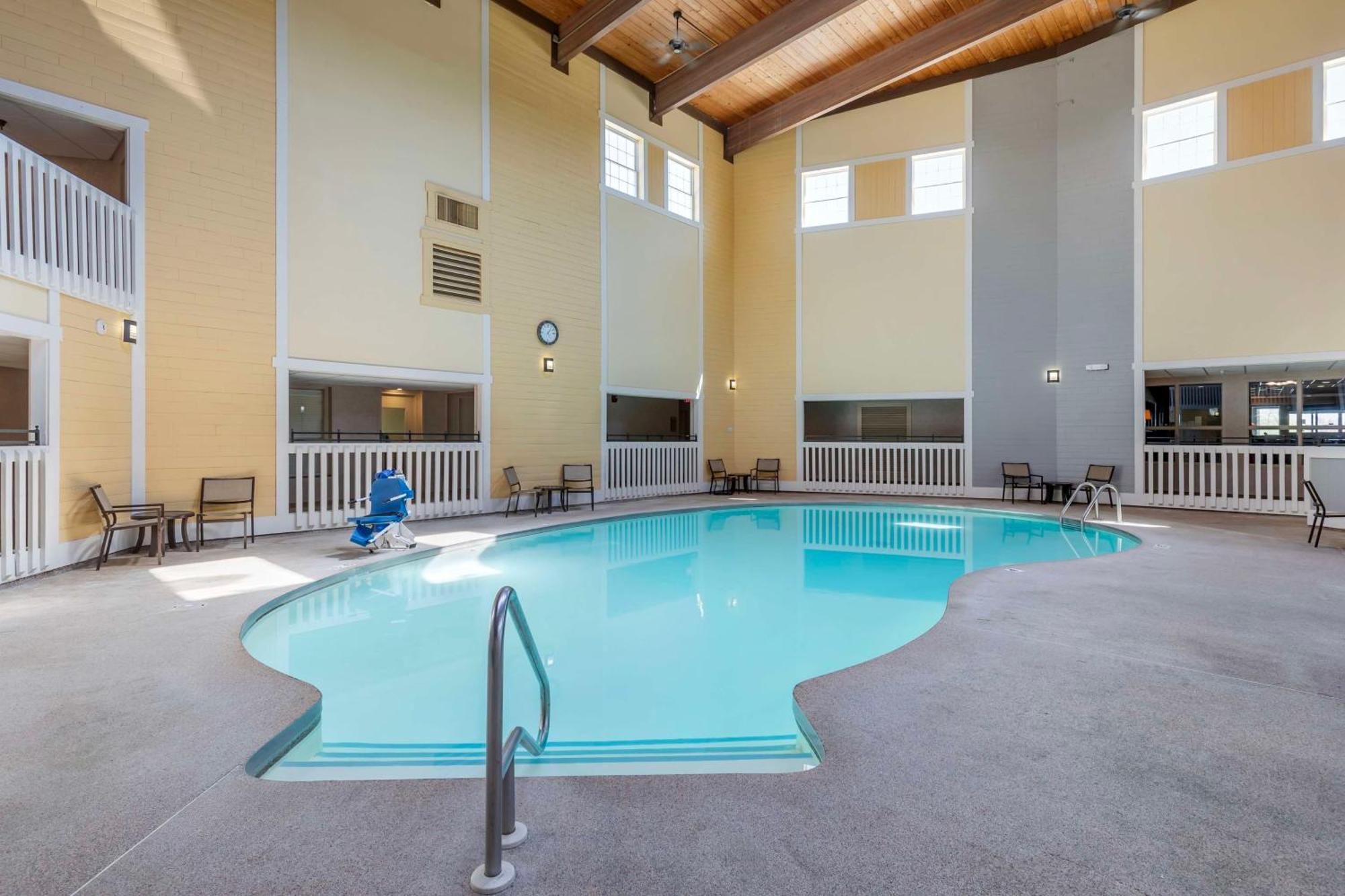 Best Western Plus Steeplegate Inn Davenport Esterno foto