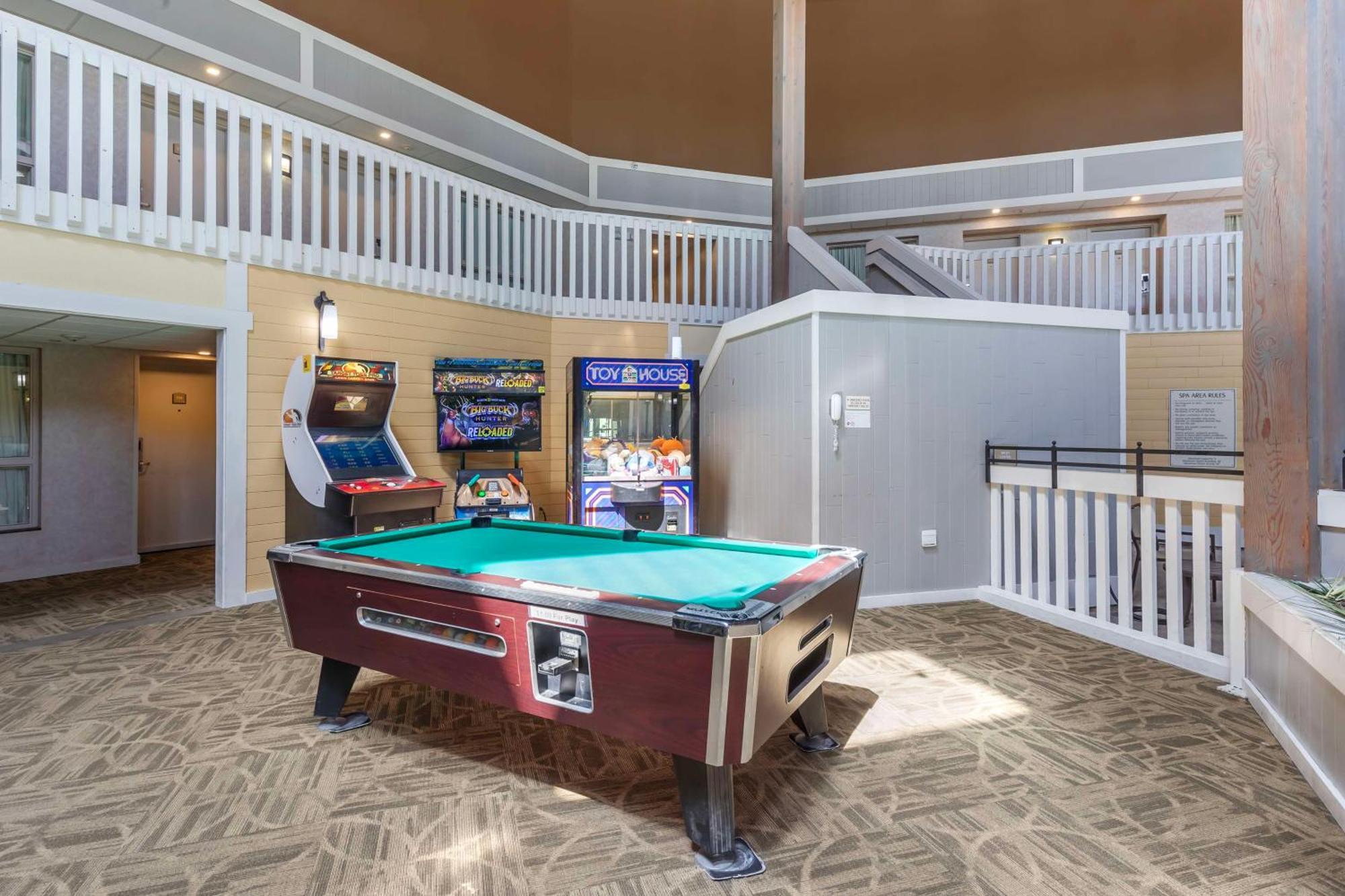 Best Western Plus Steeplegate Inn Davenport Esterno foto