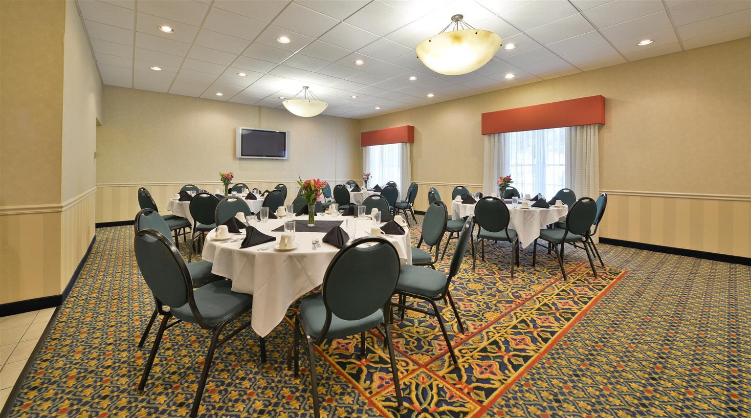 Best Western Plus Steeplegate Inn Davenport Esterno foto